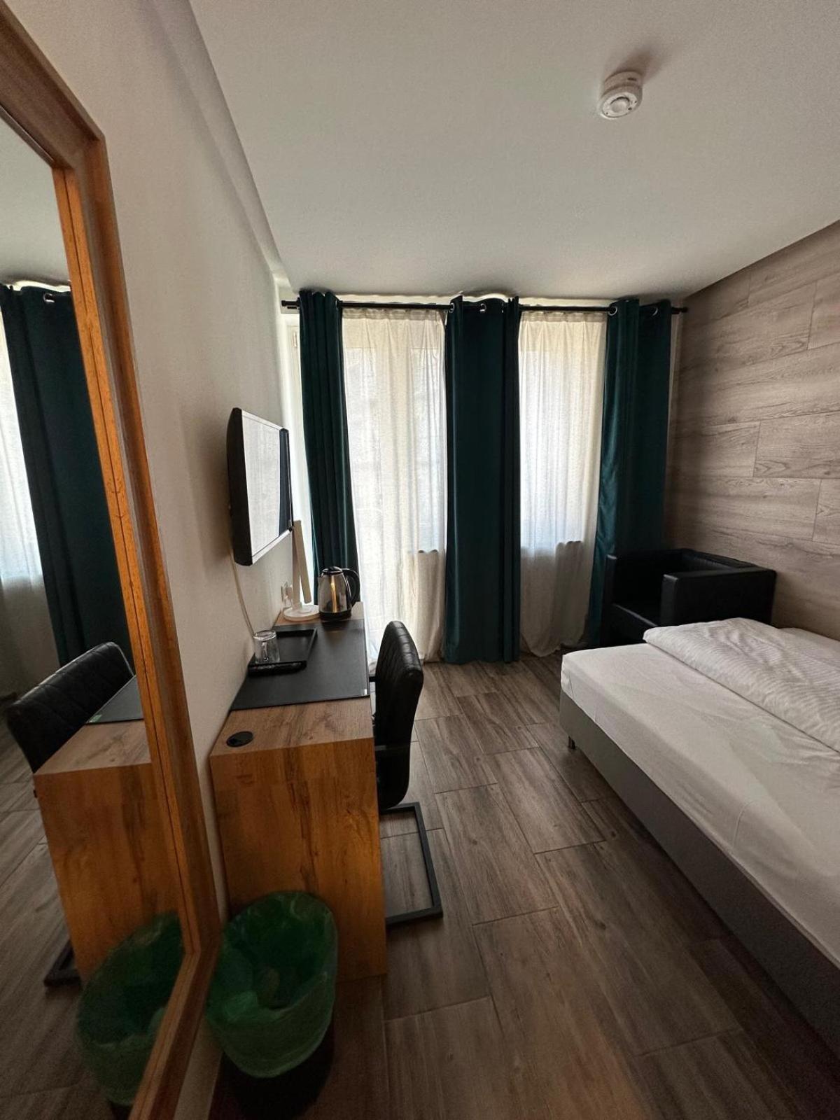 Hotel Rheinmetropole 3*